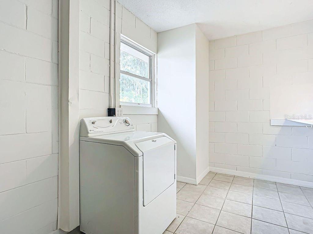 1805 SAINT CHARLES TER