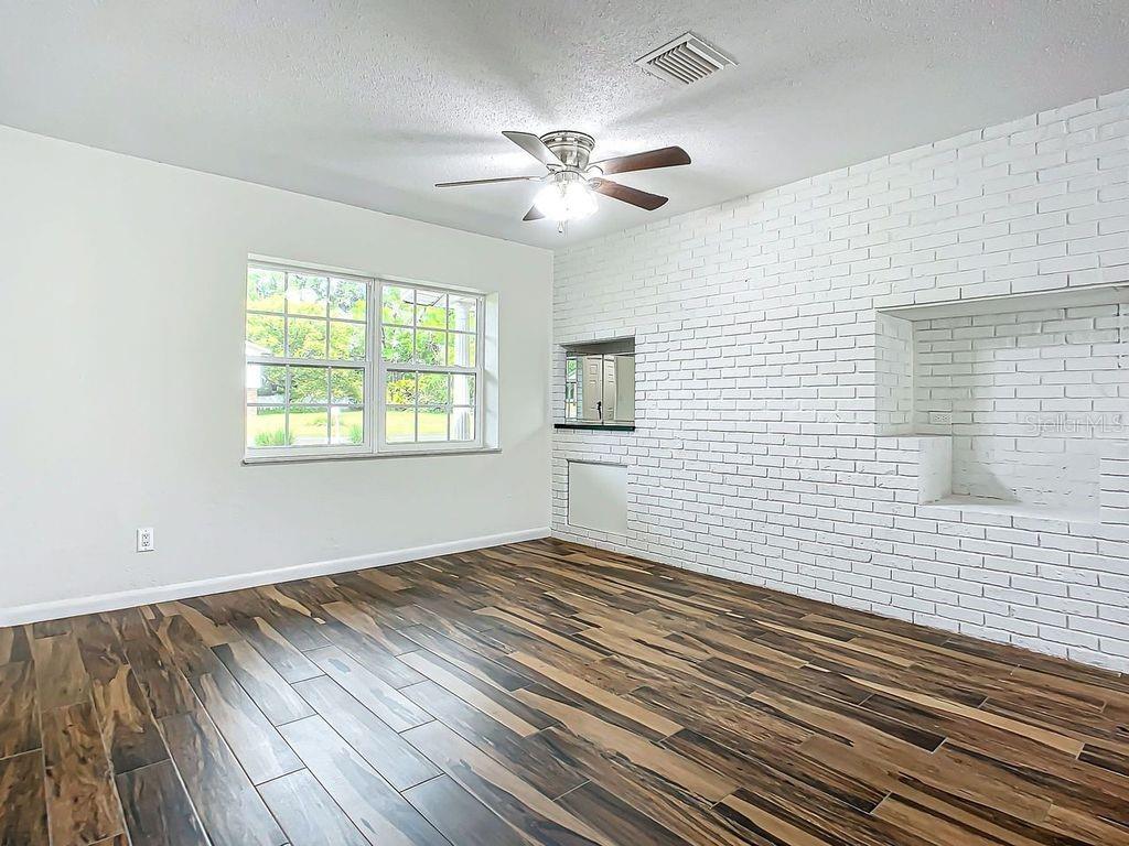 1805 SAINT CHARLES TER