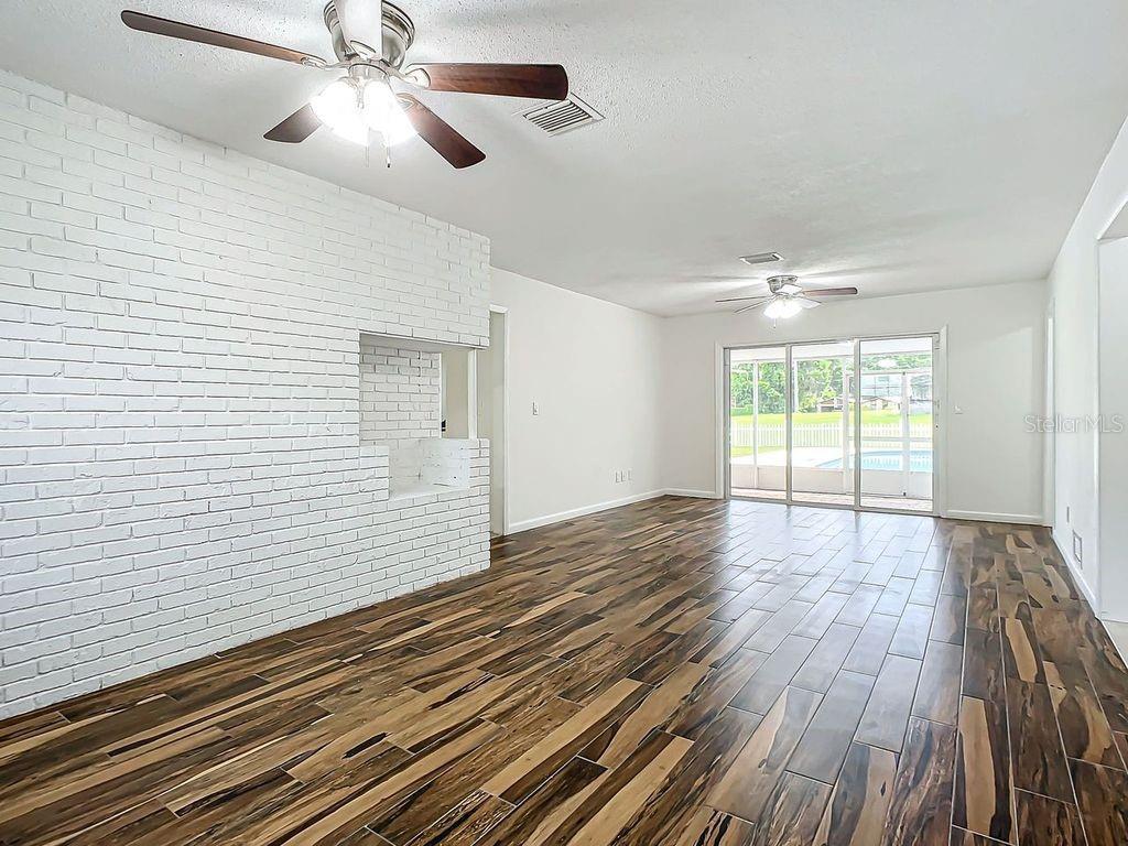 1805 SAINT CHARLES TER