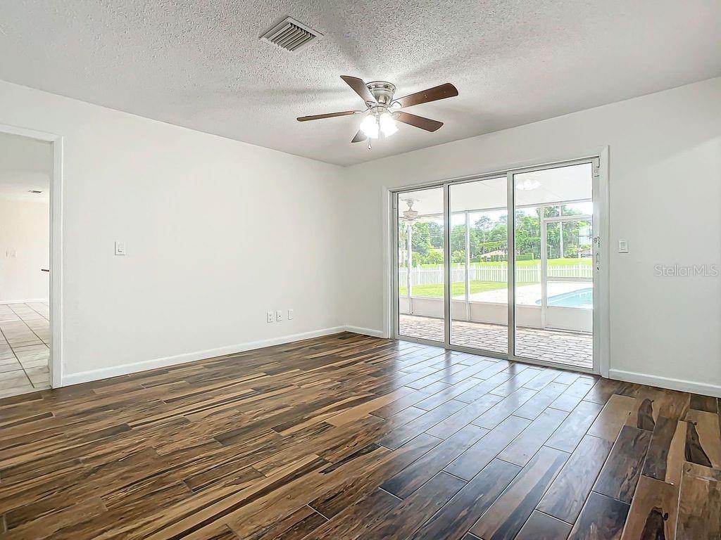 1805 SAINT CHARLES TER