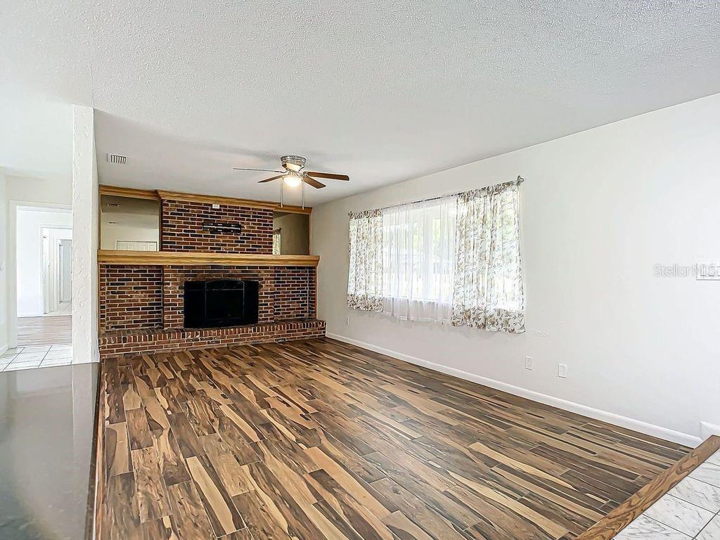 1805 SAINT CHARLES TER