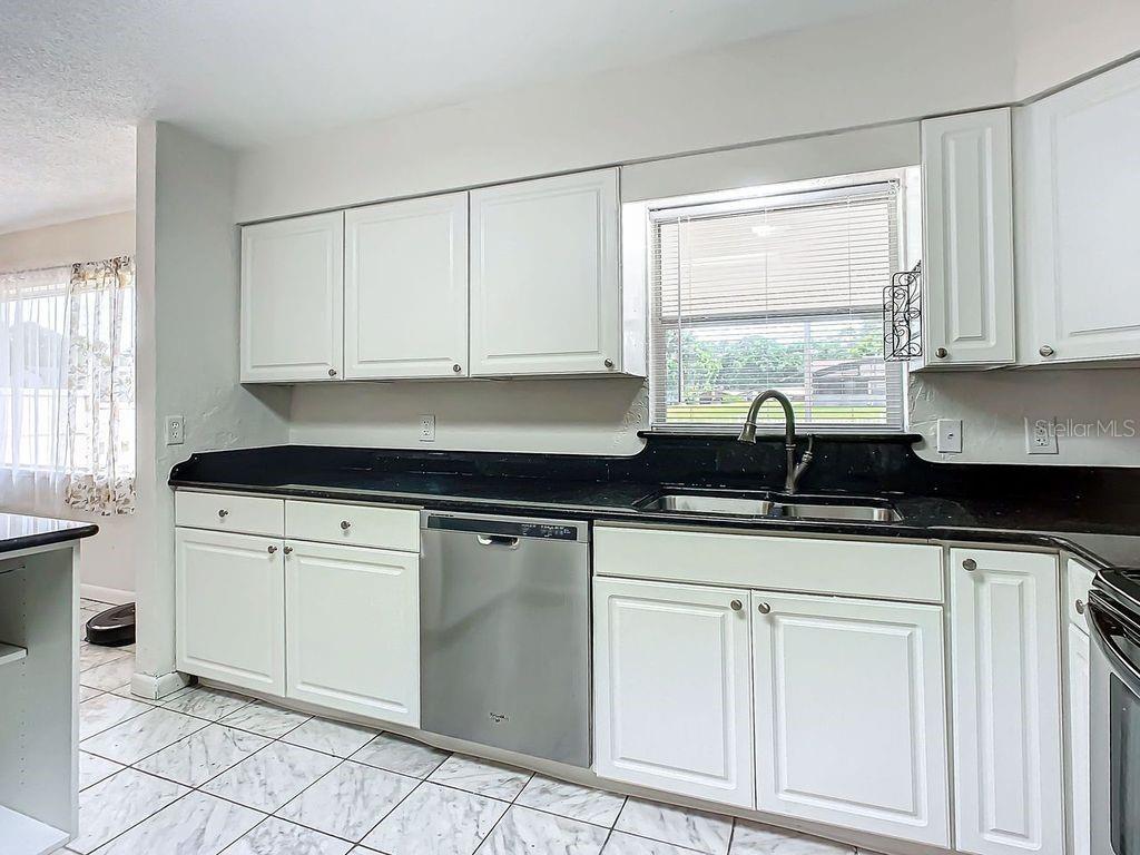 1805 SAINT CHARLES TER