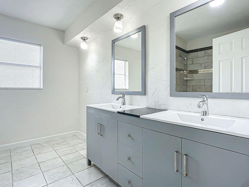 1805 SAINT CHARLES TER