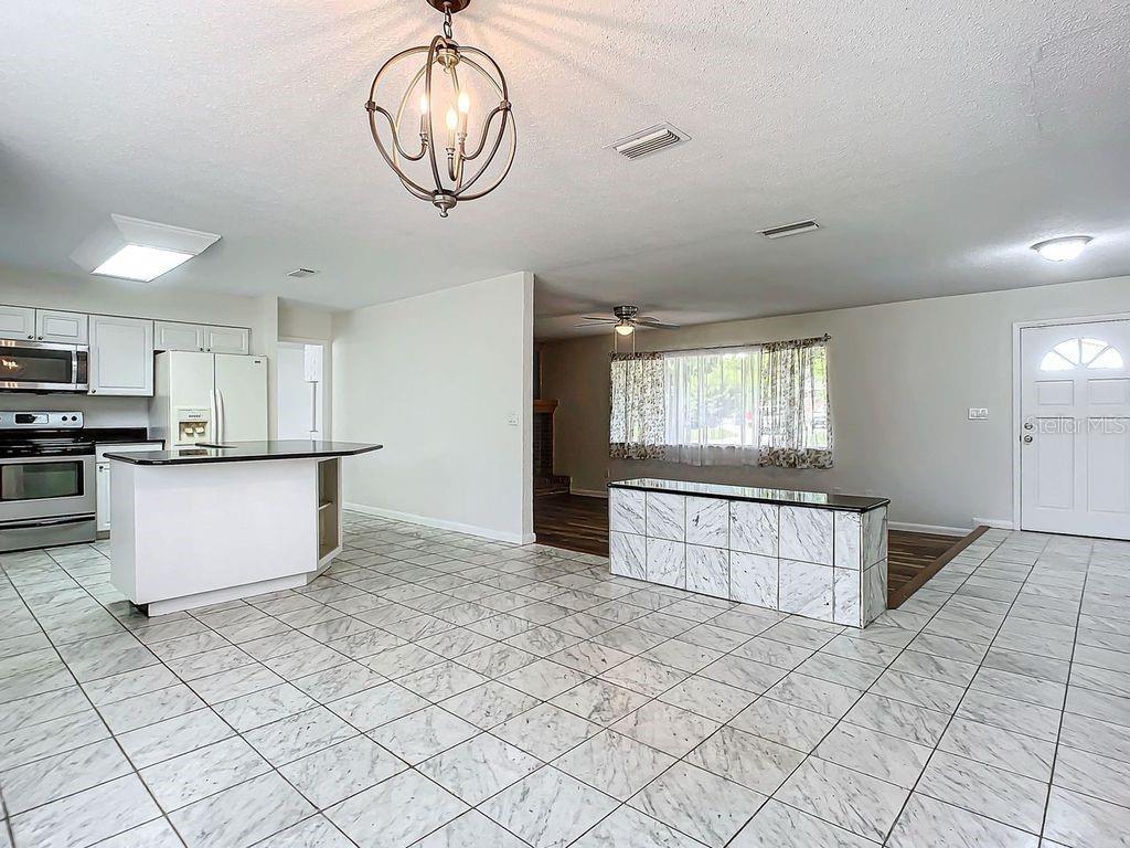 1805 SAINT CHARLES TER