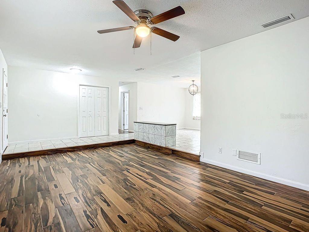1805 SAINT CHARLES TER