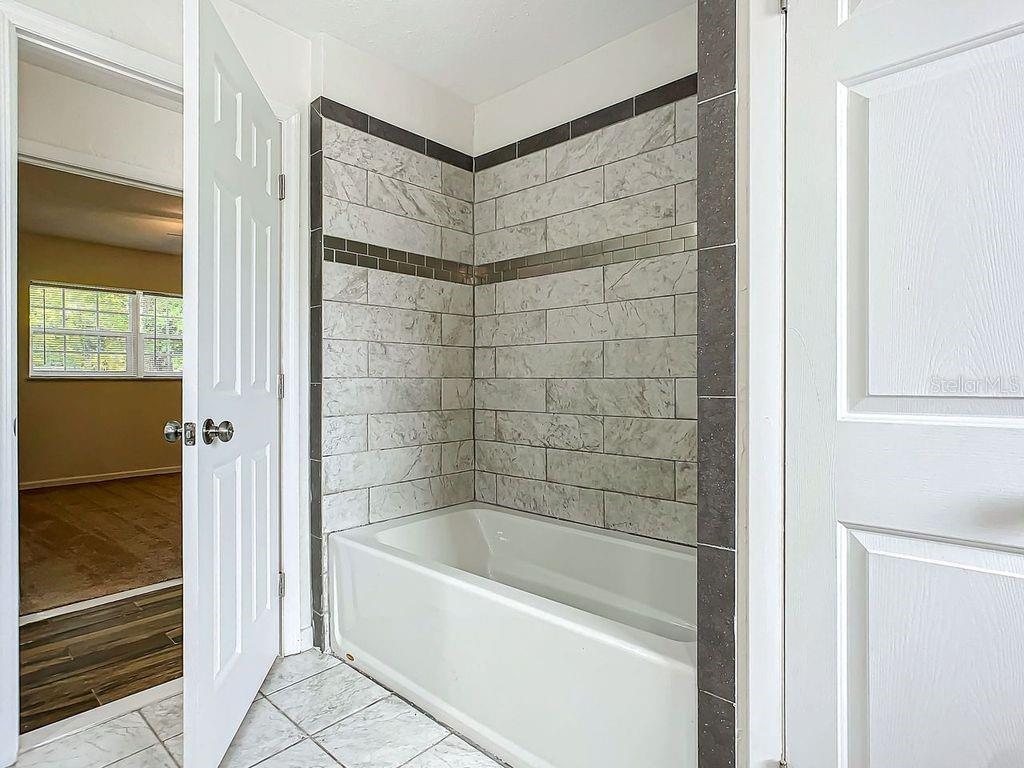 1805 SAINT CHARLES TER