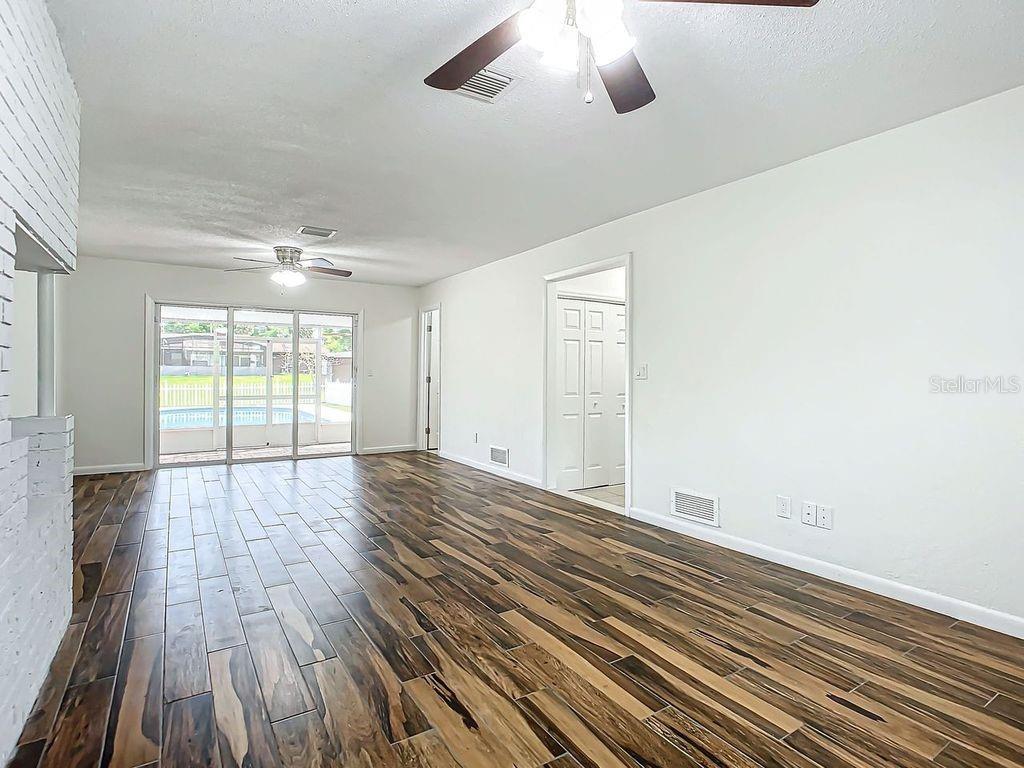 1805 SAINT CHARLES TER