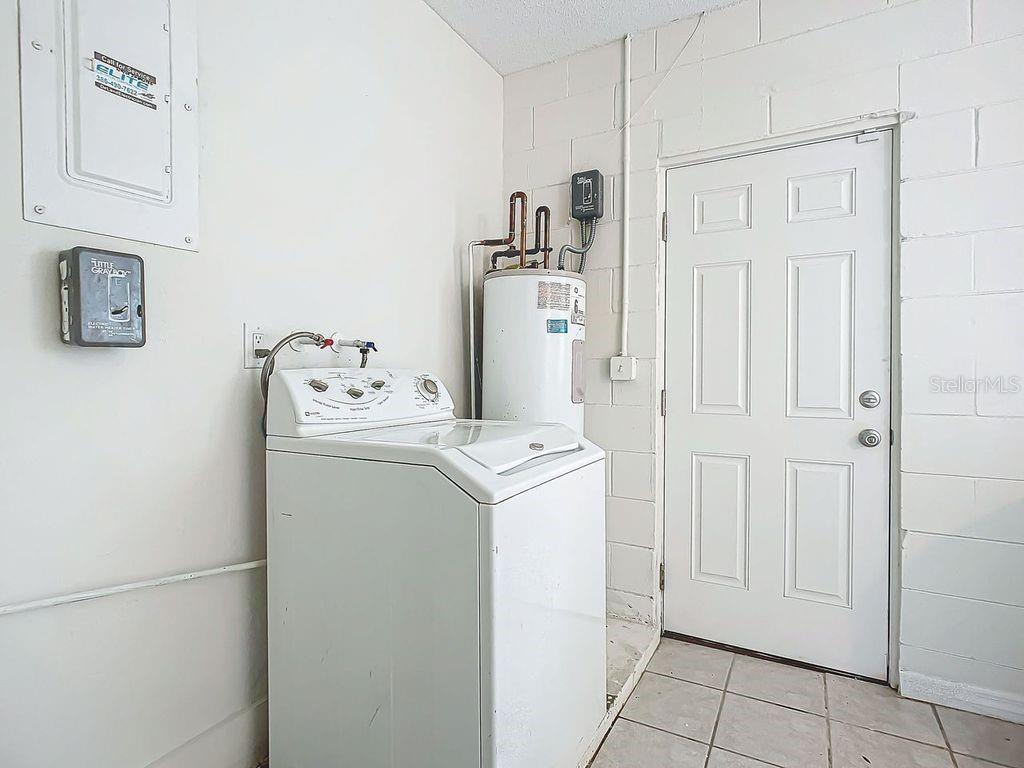 1805 SAINT CHARLES TER