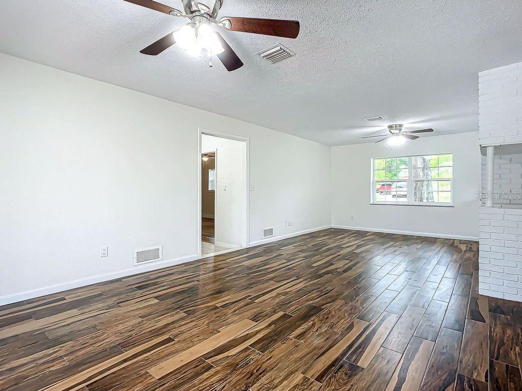 1805 SAINT CHARLES TER
