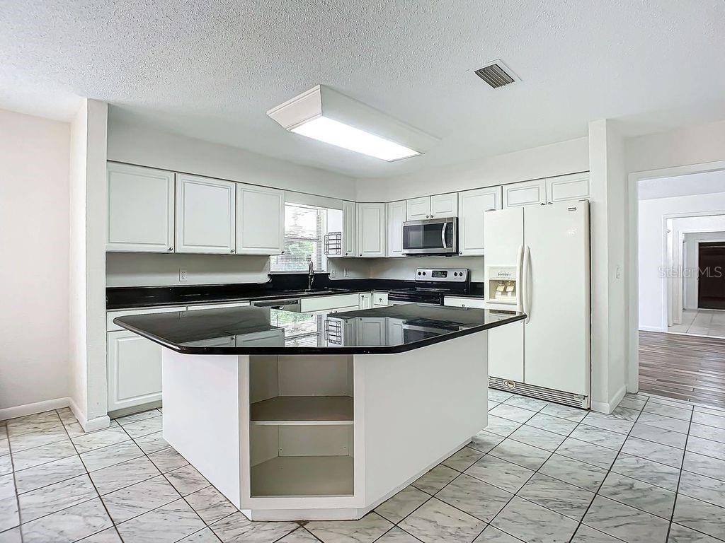 1805 SAINT CHARLES TER