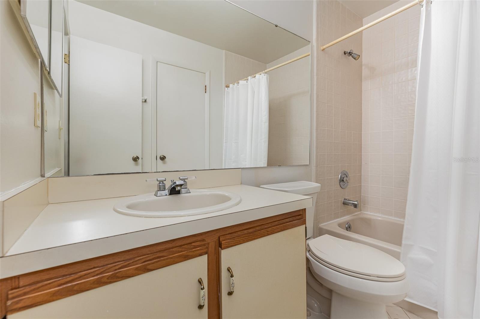 624 MAPLE OAK CIR #220