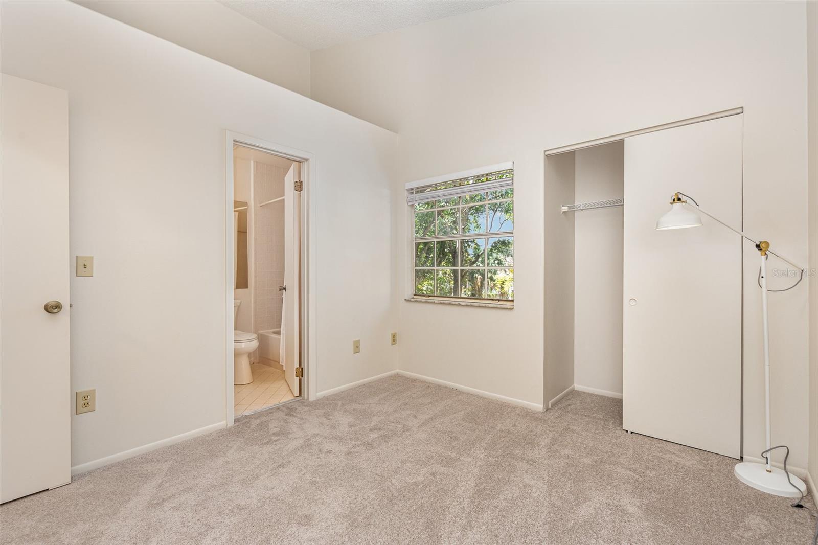 624 MAPLE OAK CIR #220