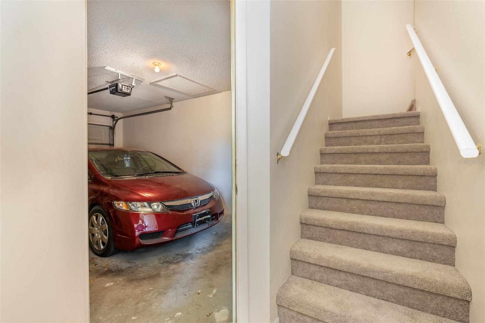 624 MAPLE OAK CIR #220