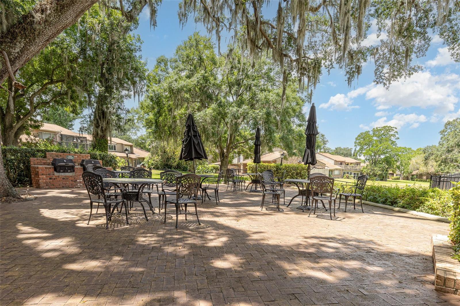 624 MAPLE OAK CIR #220
