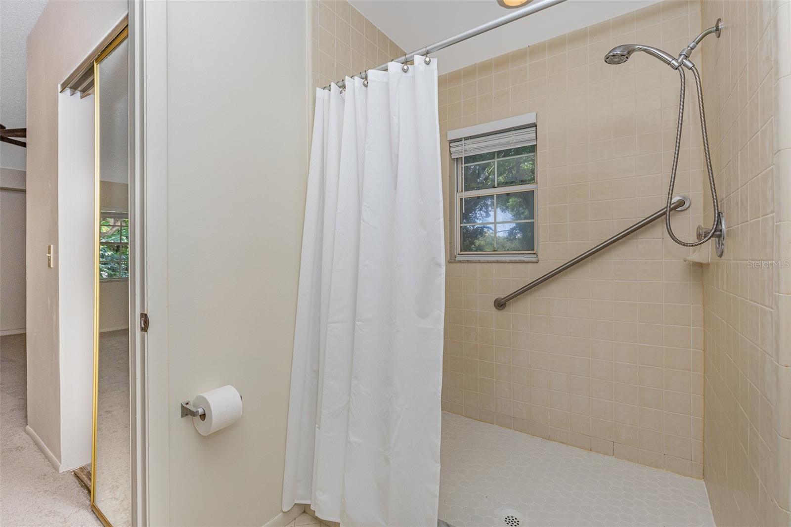 624 MAPLE OAK CIR #220