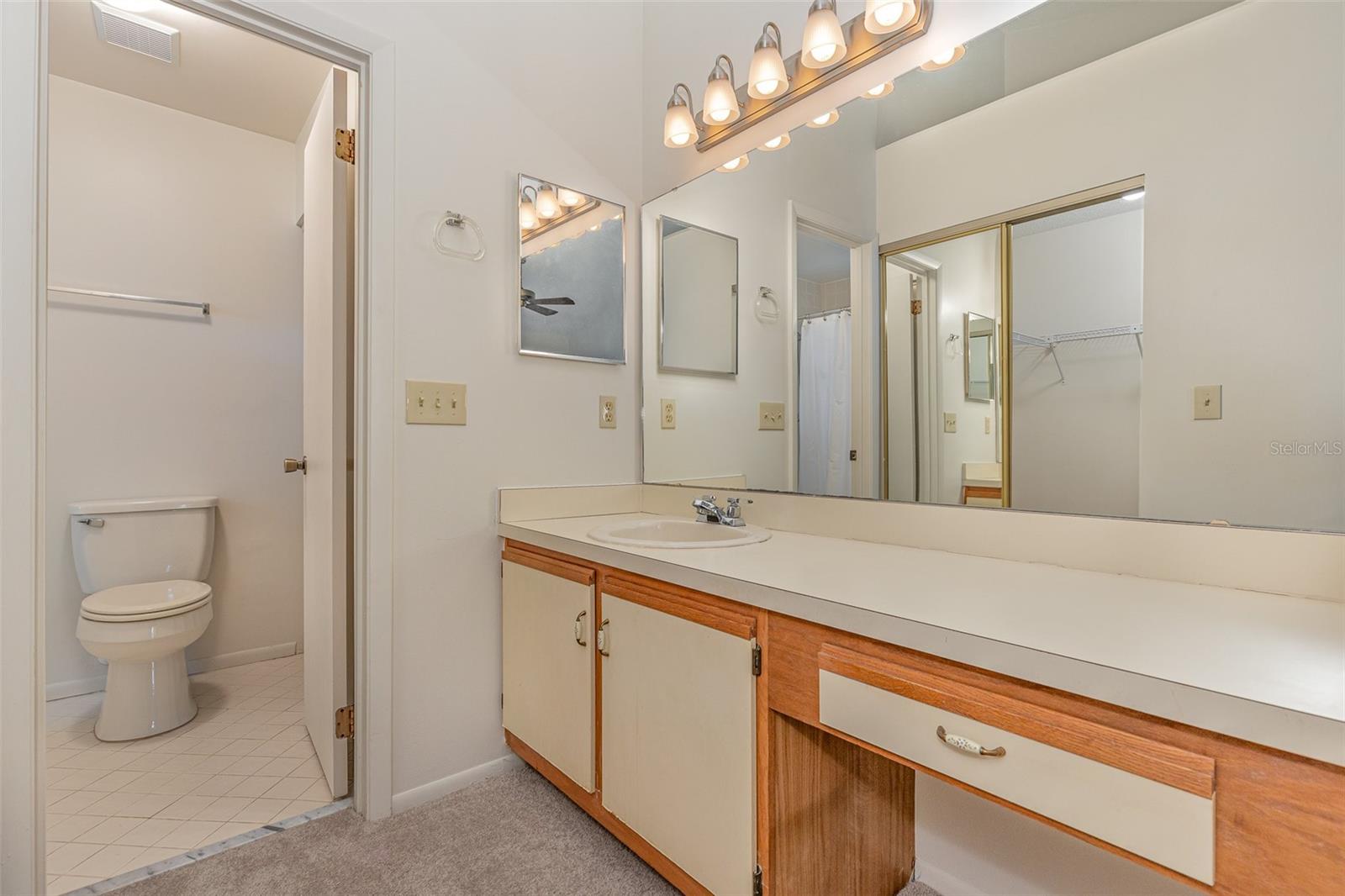 624 MAPLE OAK CIR #220