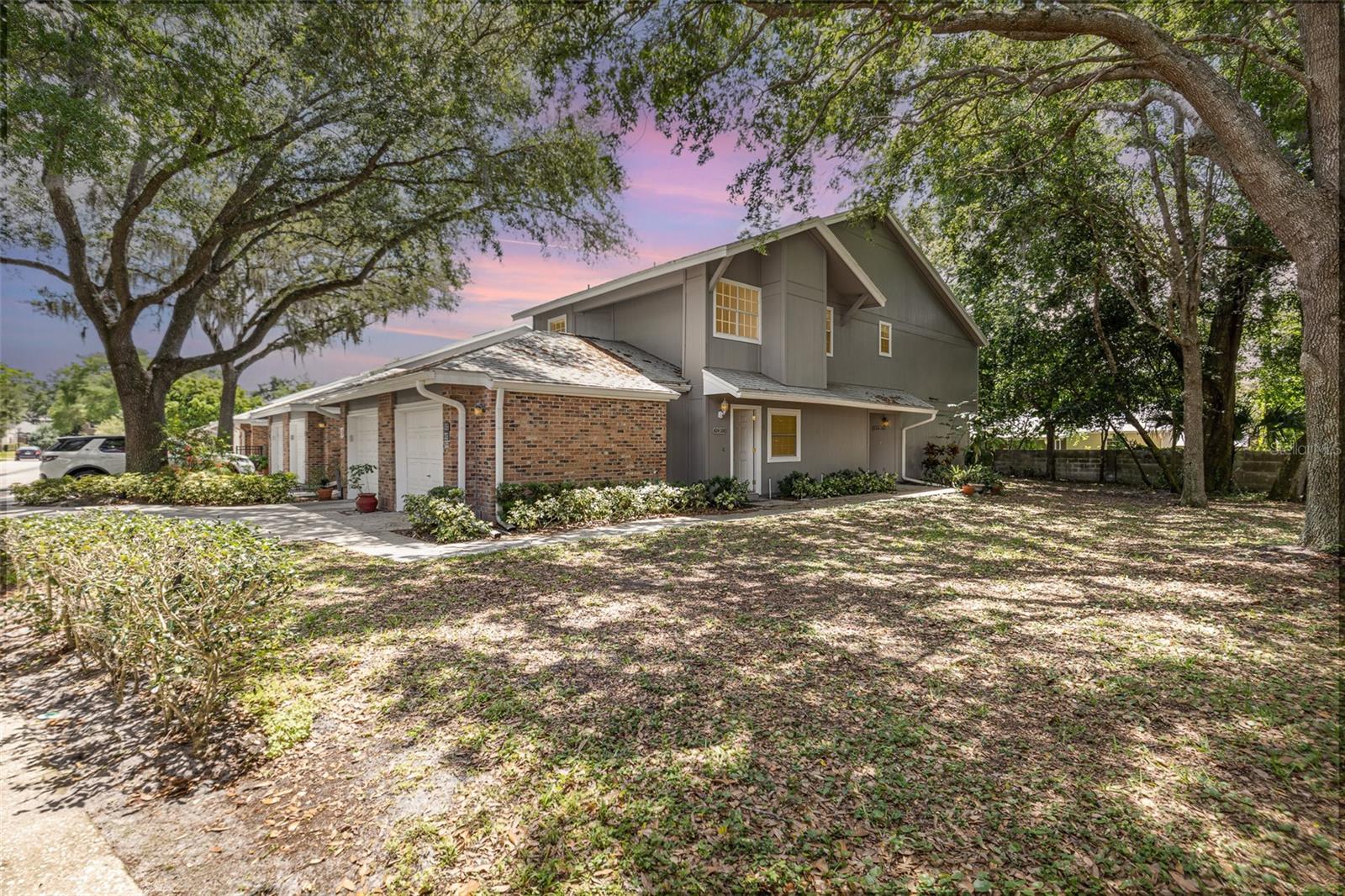 624 MAPLE OAK CIR #220