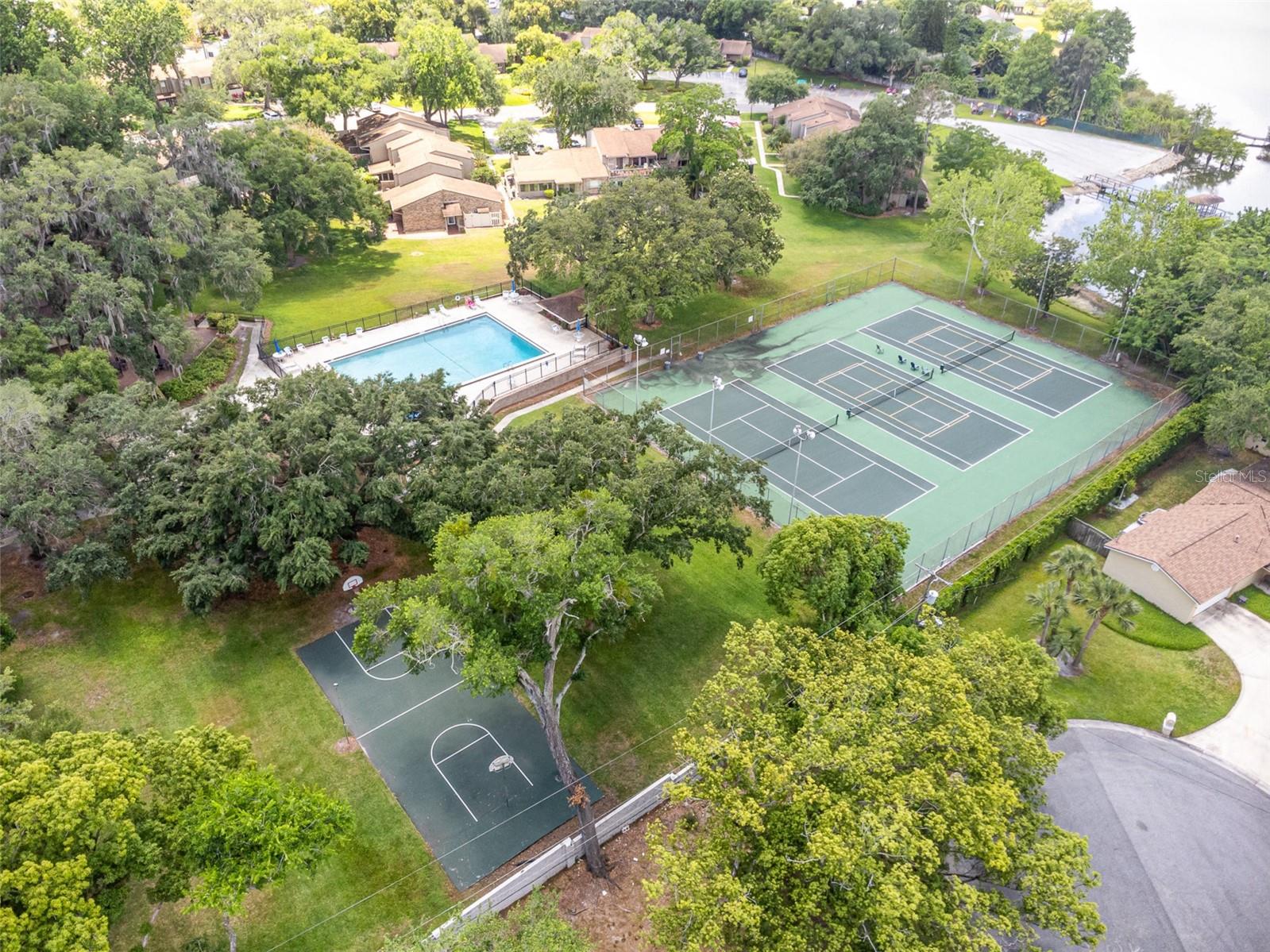 624 MAPLE OAK CIR #220