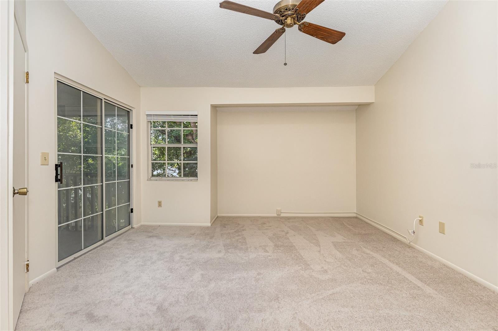 624 MAPLE OAK CIR #220