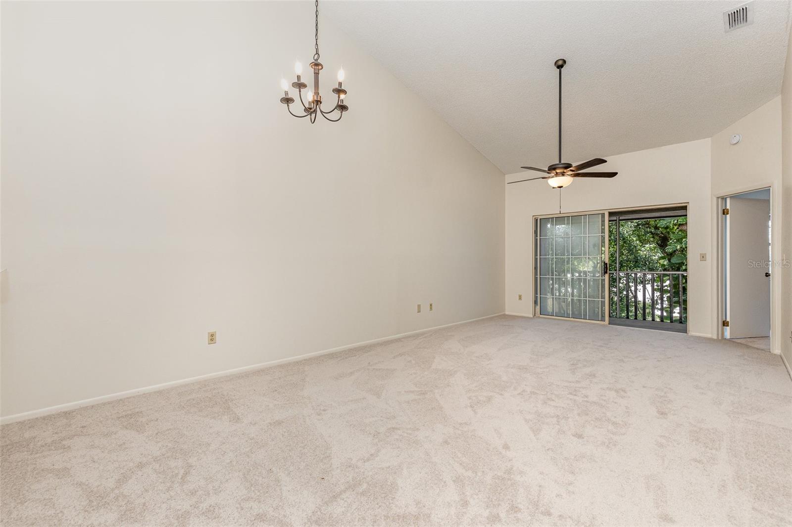624 MAPLE OAK CIR #220
