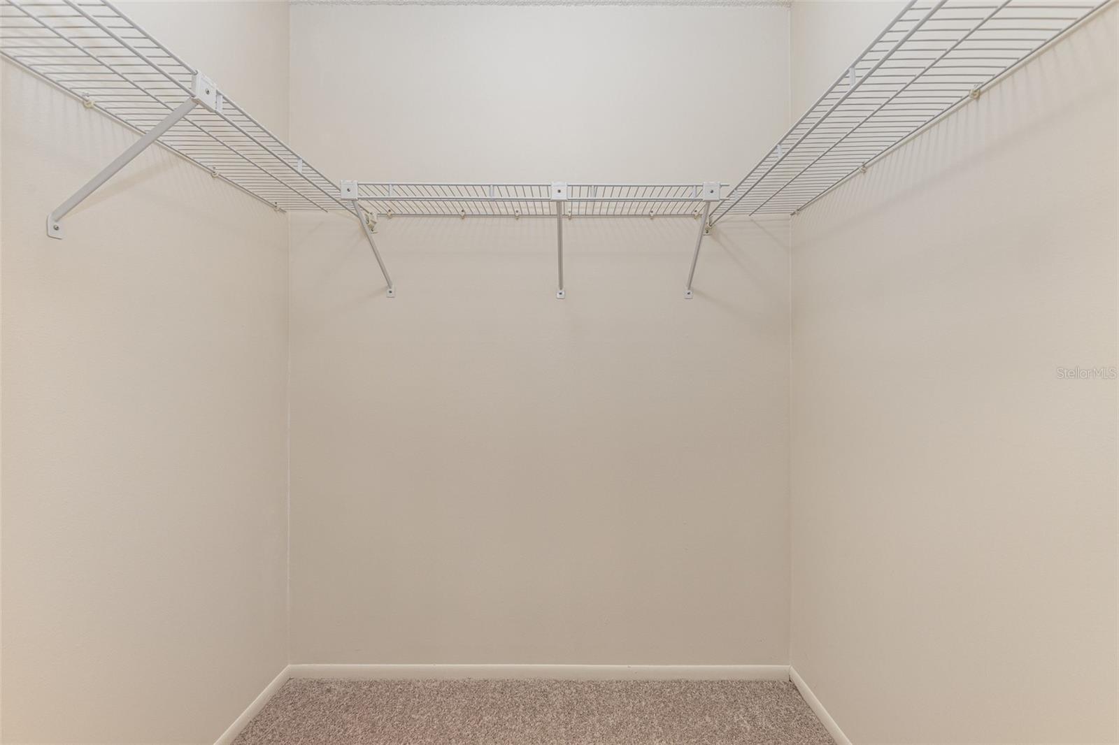 624 MAPLE OAK CIR #220