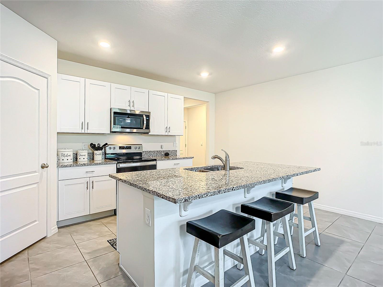 551 SHAELYN PL