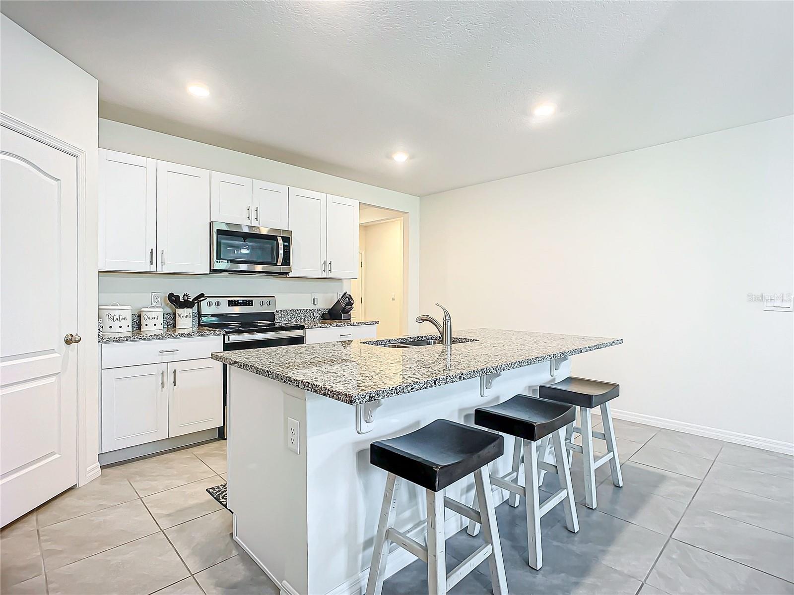 551 SHAELYN PL