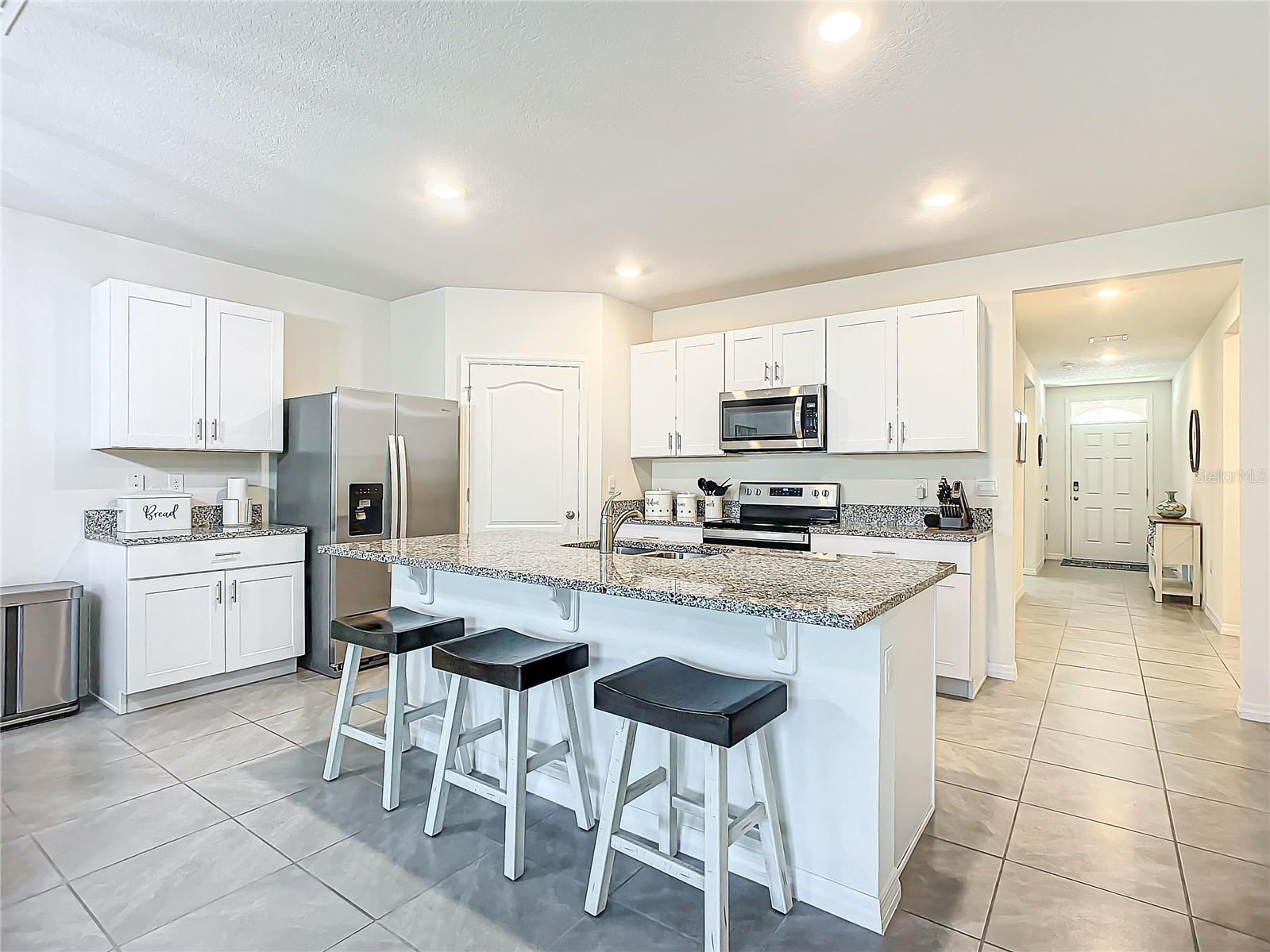 551 SHAELYN PL