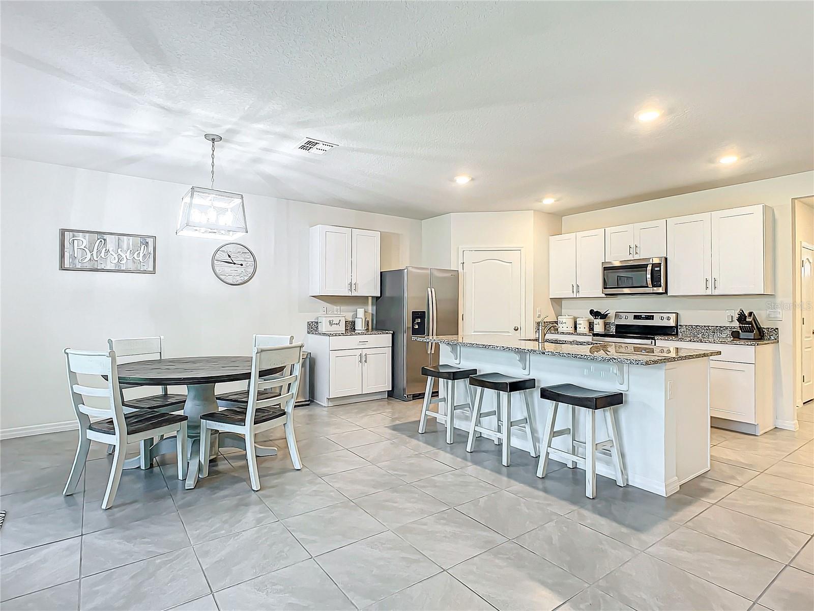 551 SHAELYN PL
