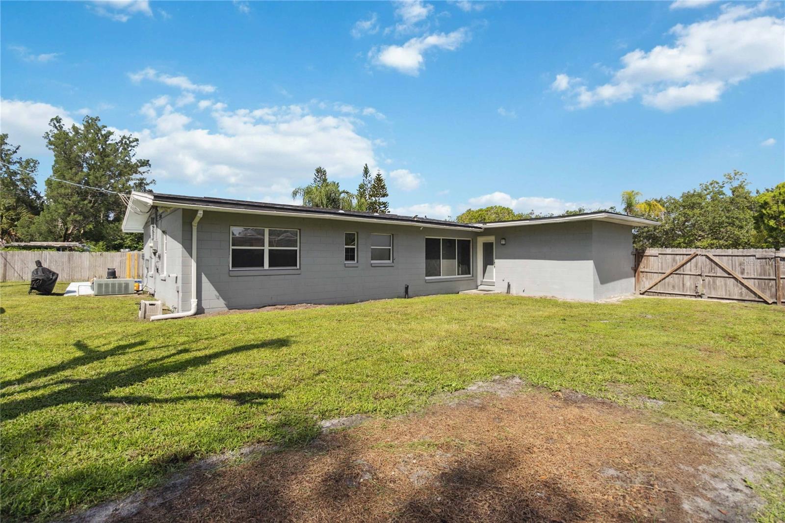 121 LAKE DOT DR