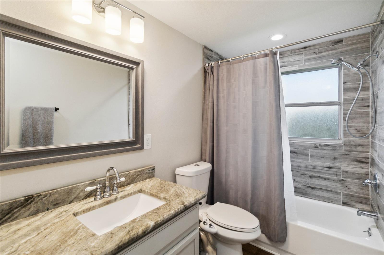 121 LAKE DOT DR