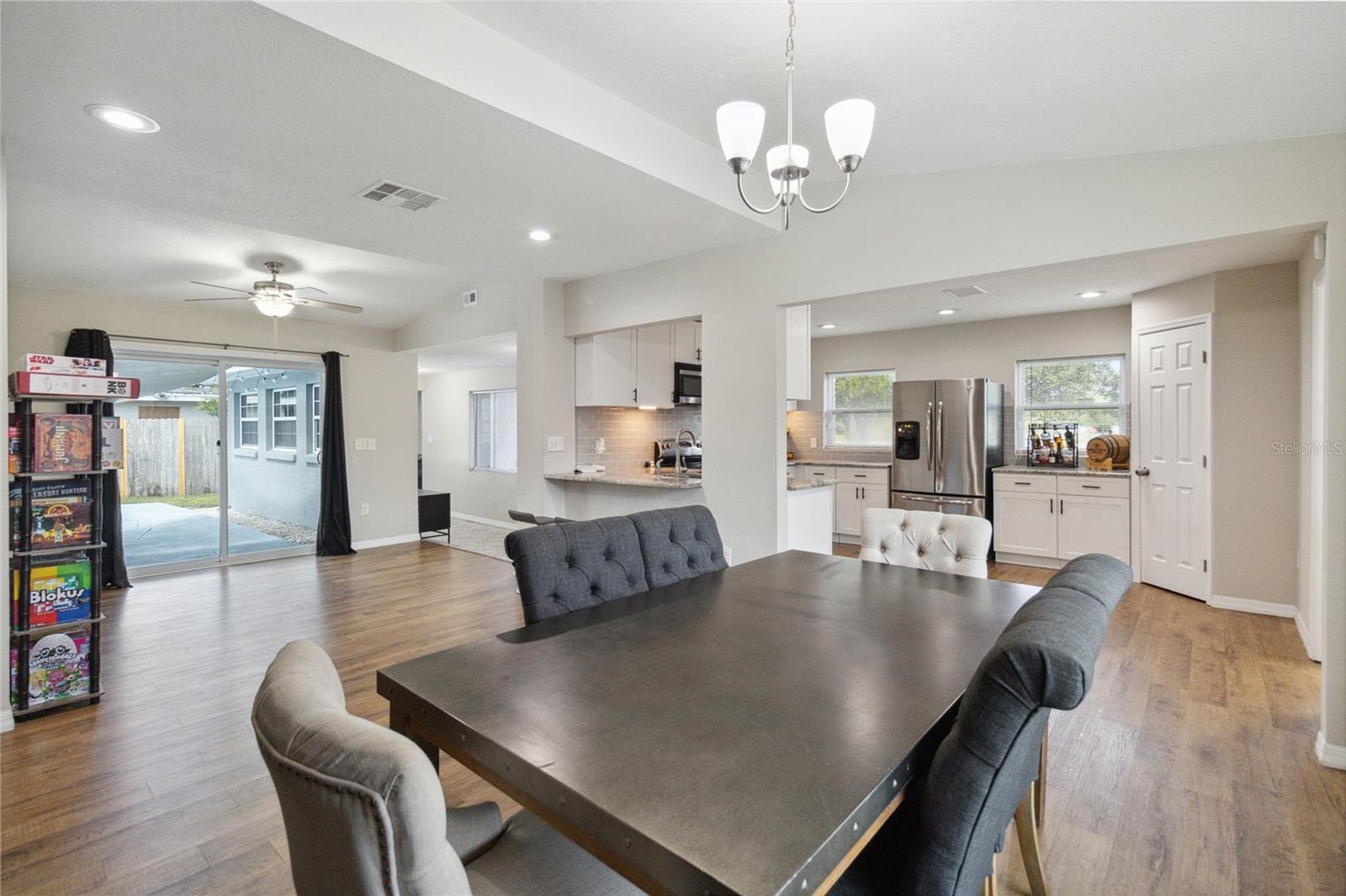 121 LAKE DOT DR