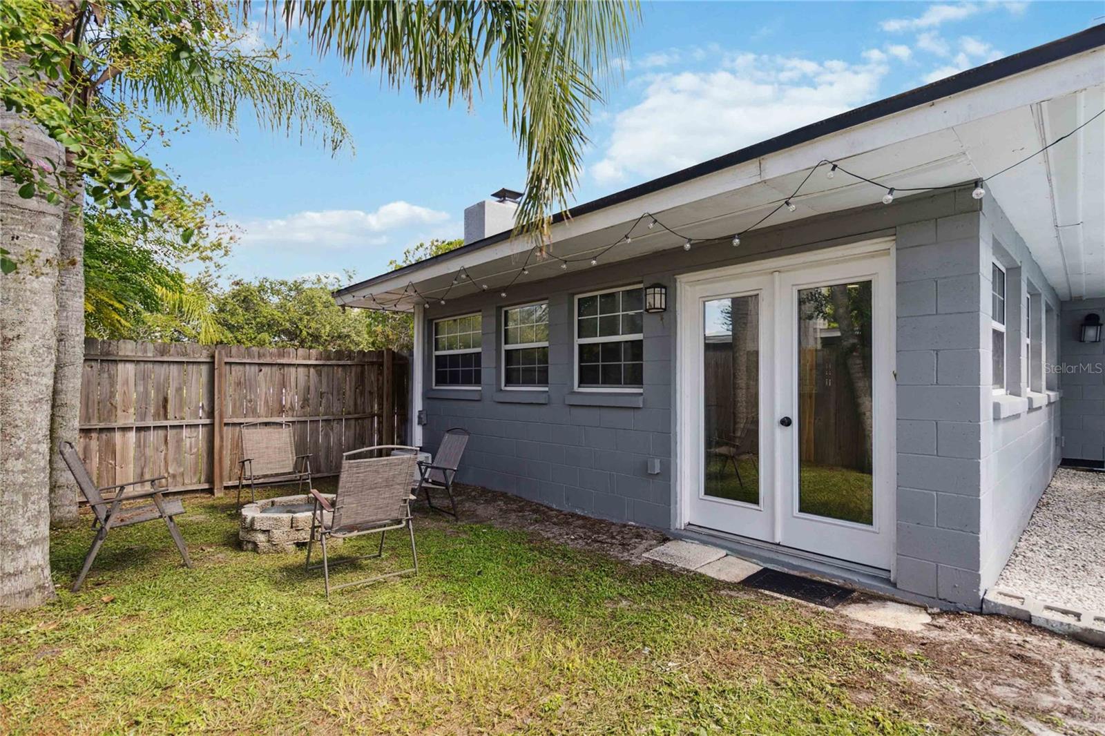 121 LAKE DOT DR