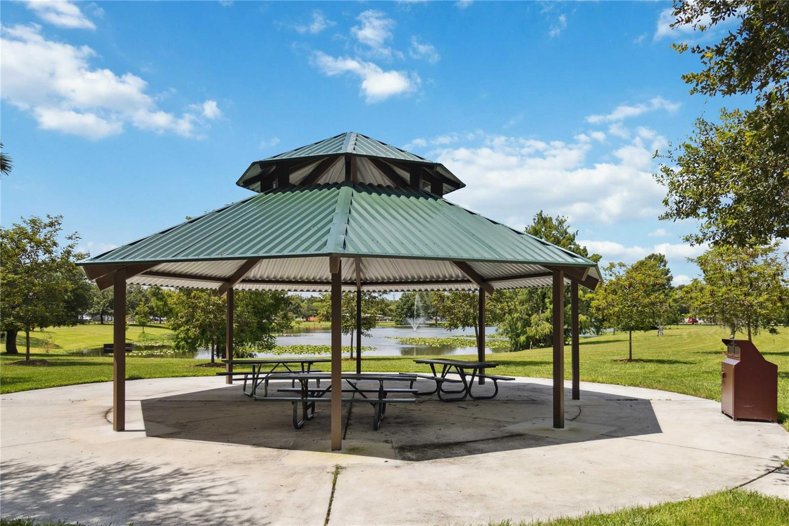 121 LAKE DOT DR