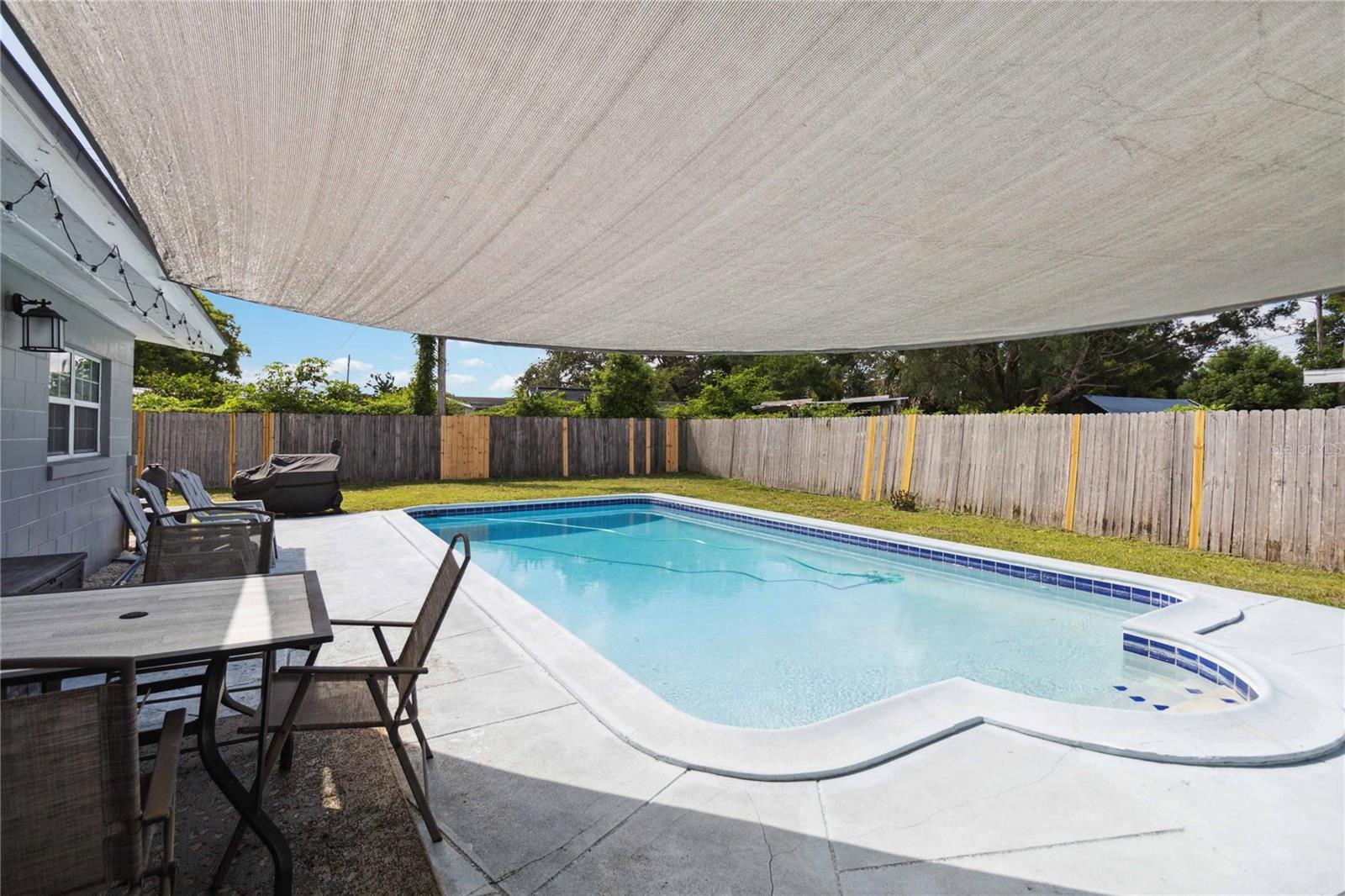 121 LAKE DOT DR
