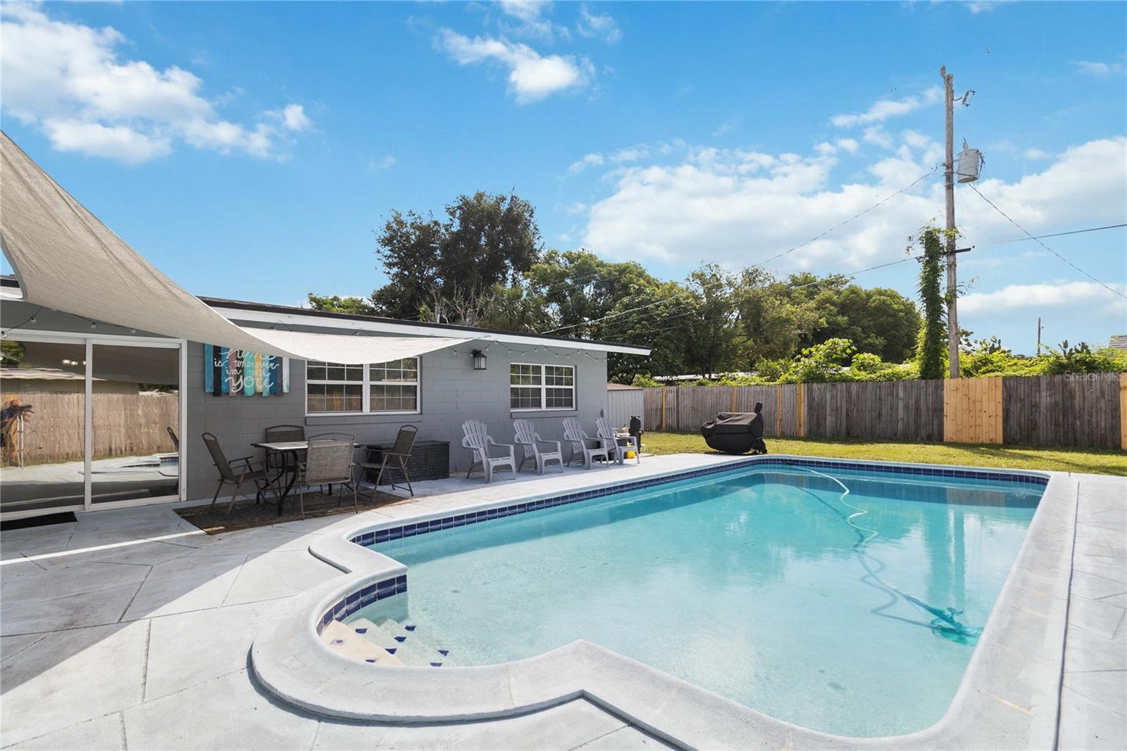 121 LAKE DOT DR