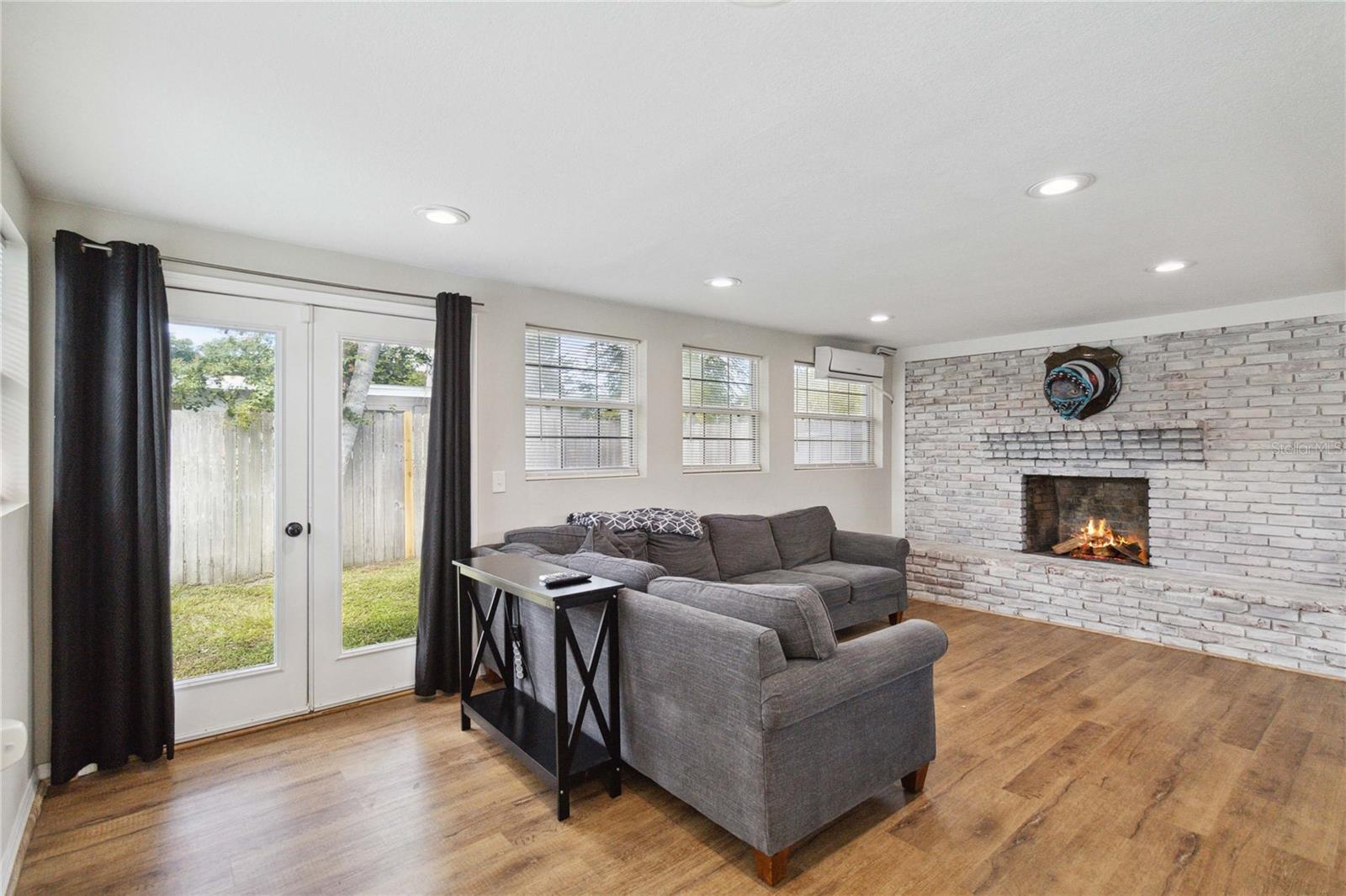 121 LAKE DOT DR