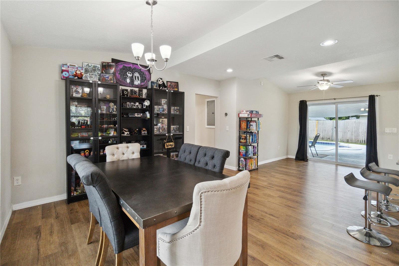 121 LAKE DOT DR
