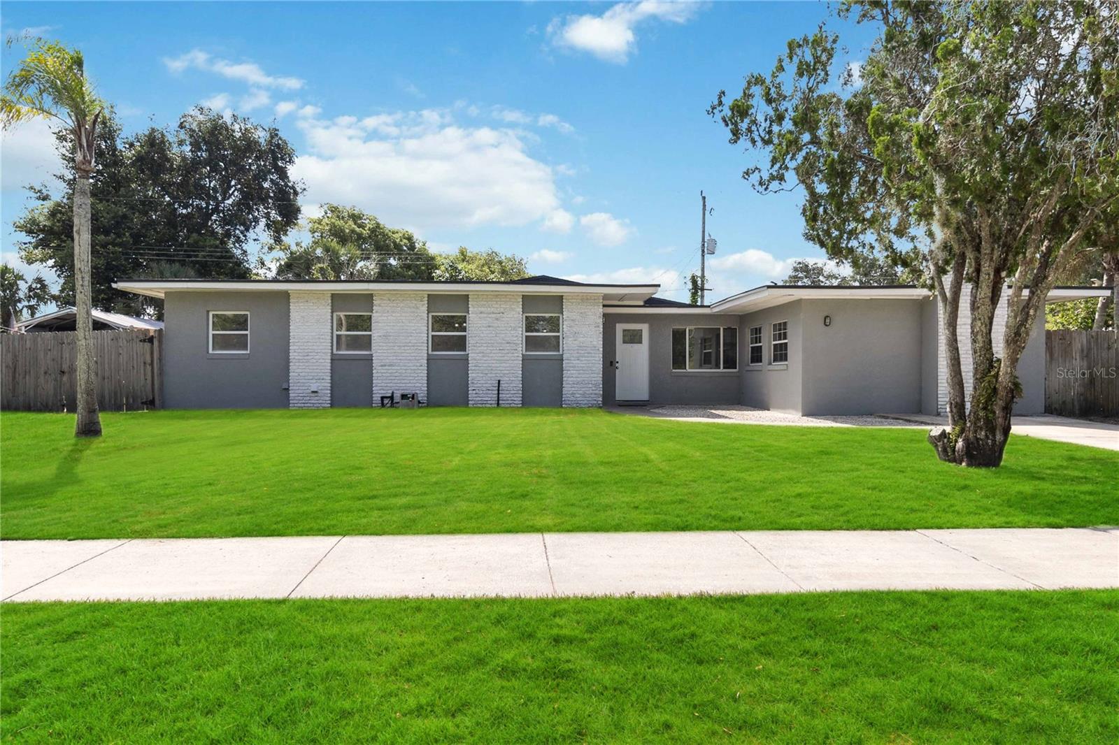 121 LAKE DOT DR