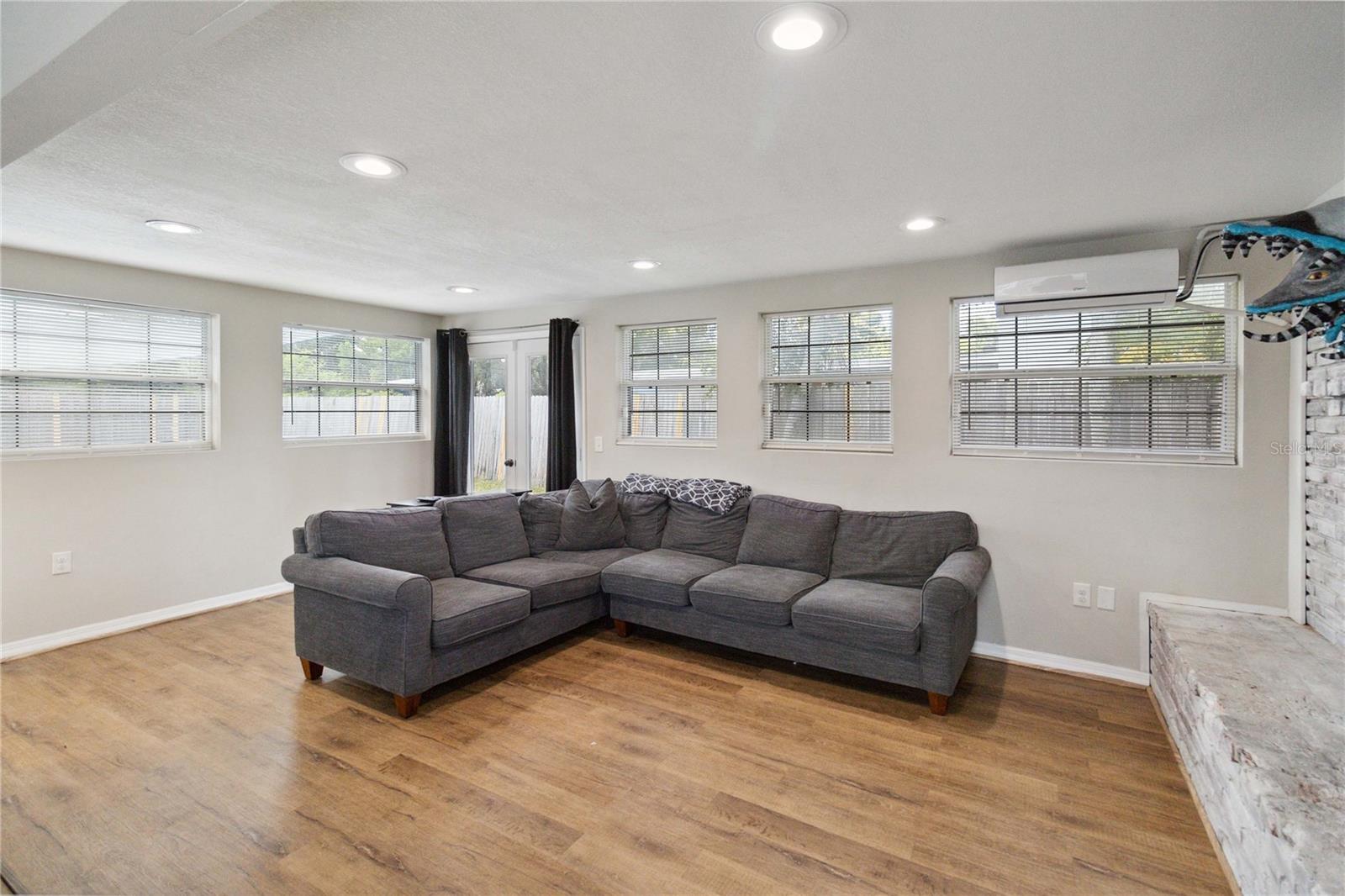 121 LAKE DOT DR