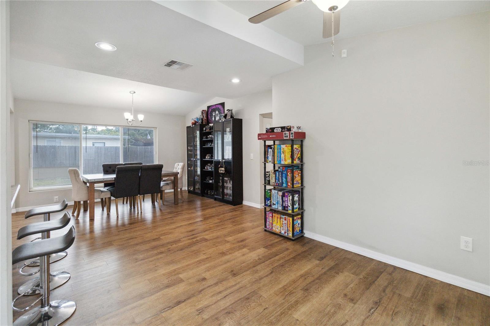 121 LAKE DOT DR