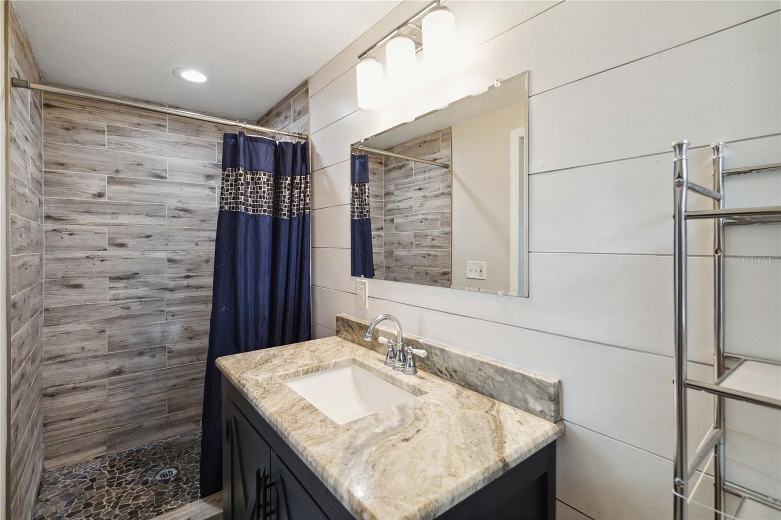 121 LAKE DOT DR
