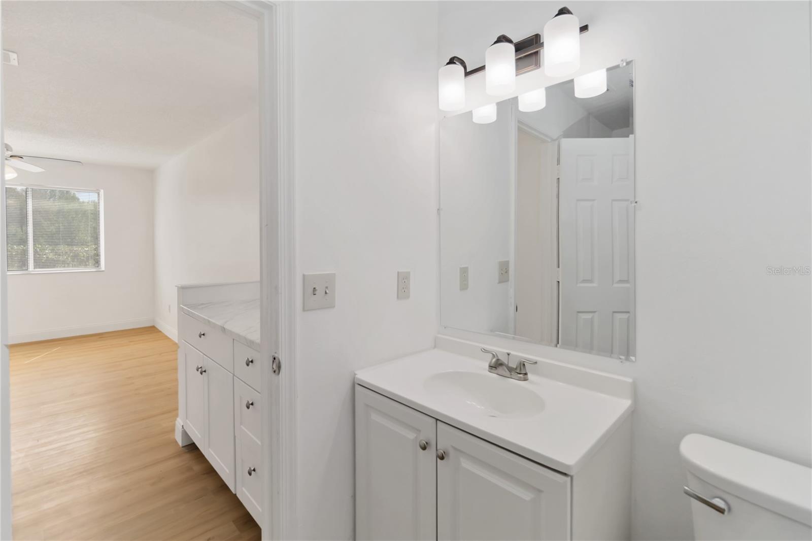 9516 DARIEN AVE #9516