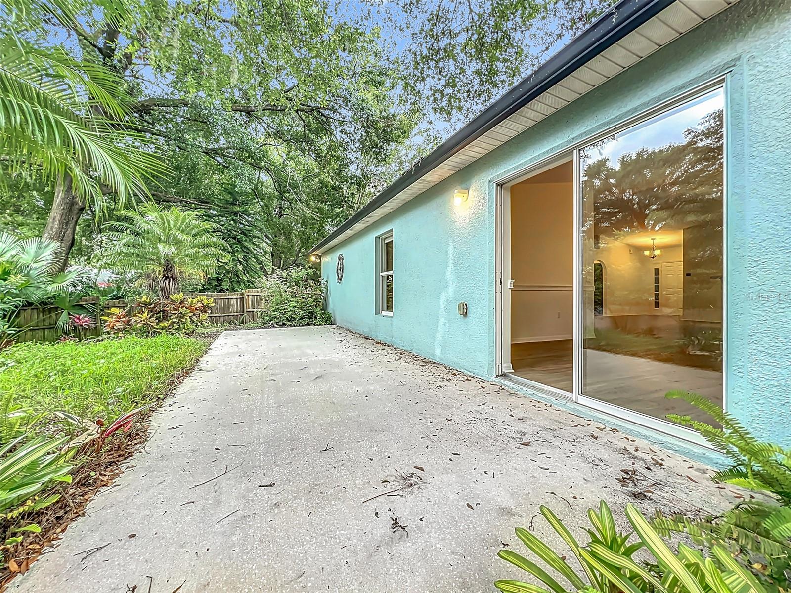 2353 KINGSCREST CIR