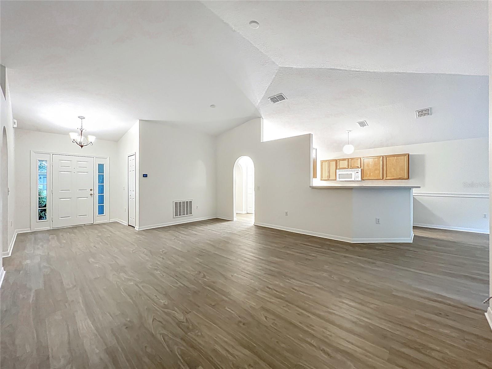 2353 KINGSCREST CIR