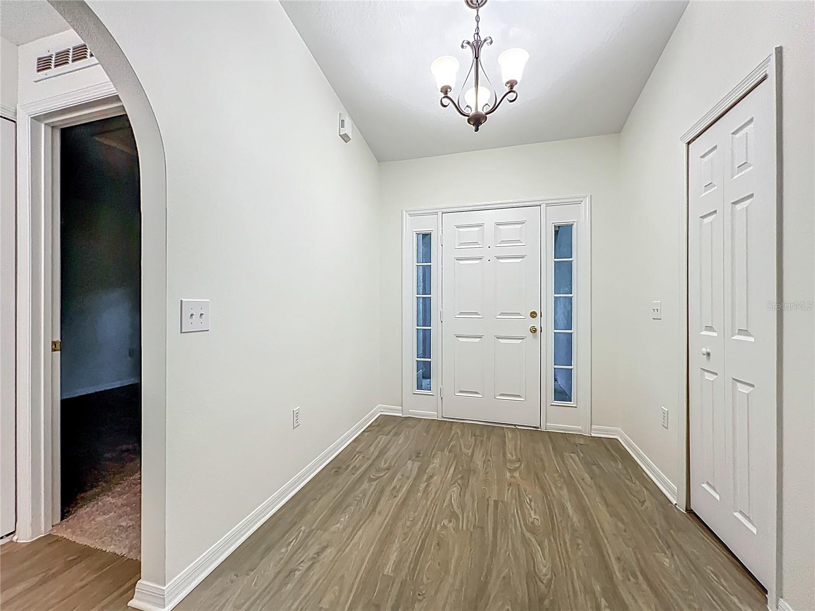 2353 KINGSCREST CIR