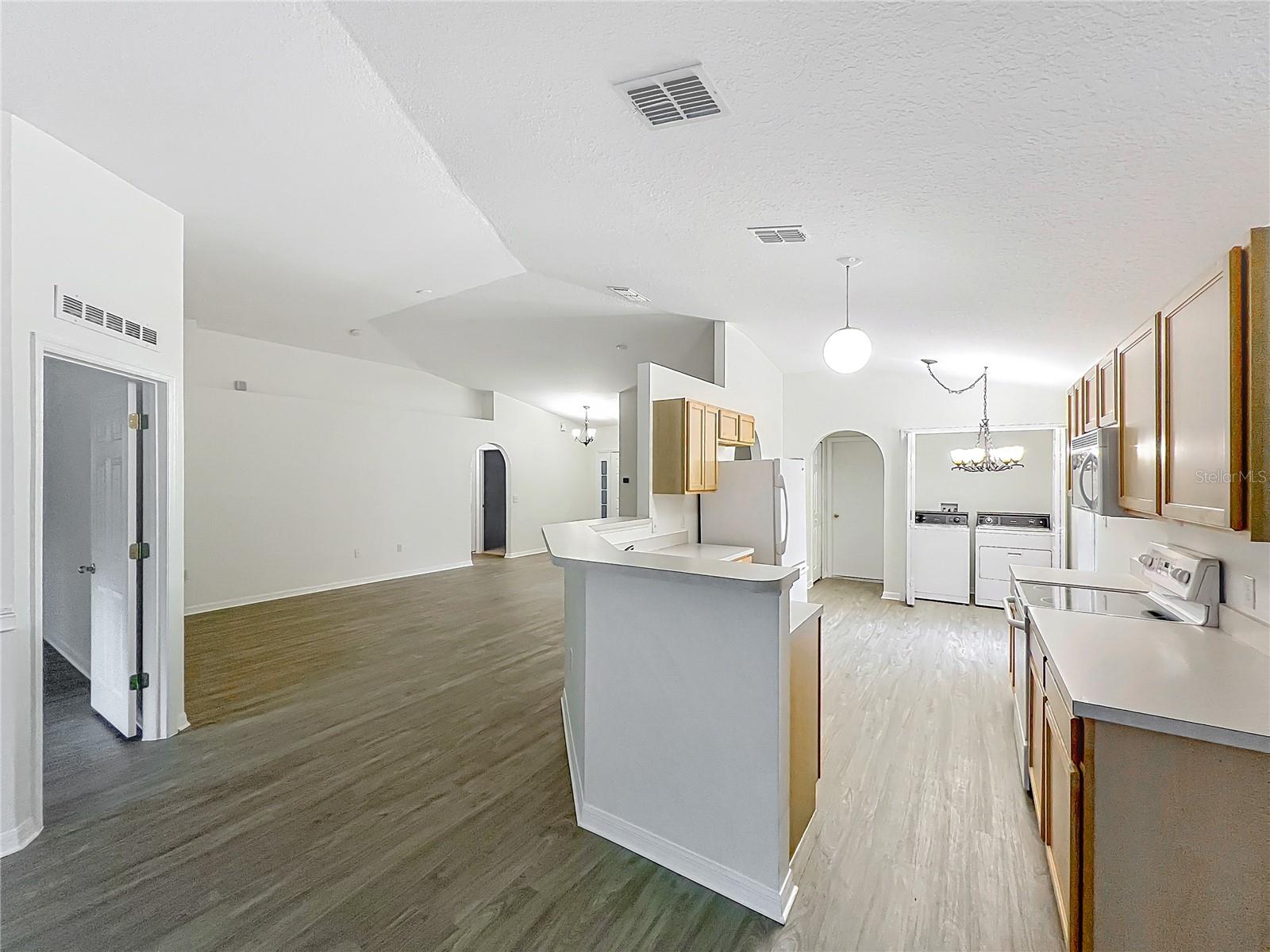 2353 KINGSCREST CIR