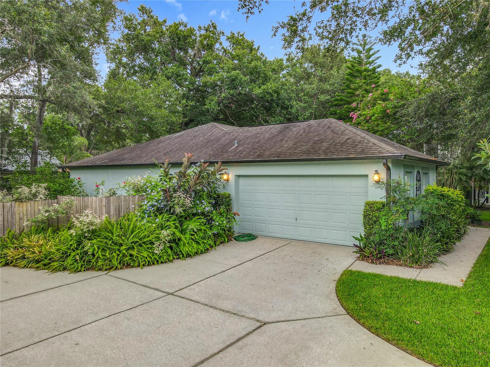 2353 KINGSCREST CIR