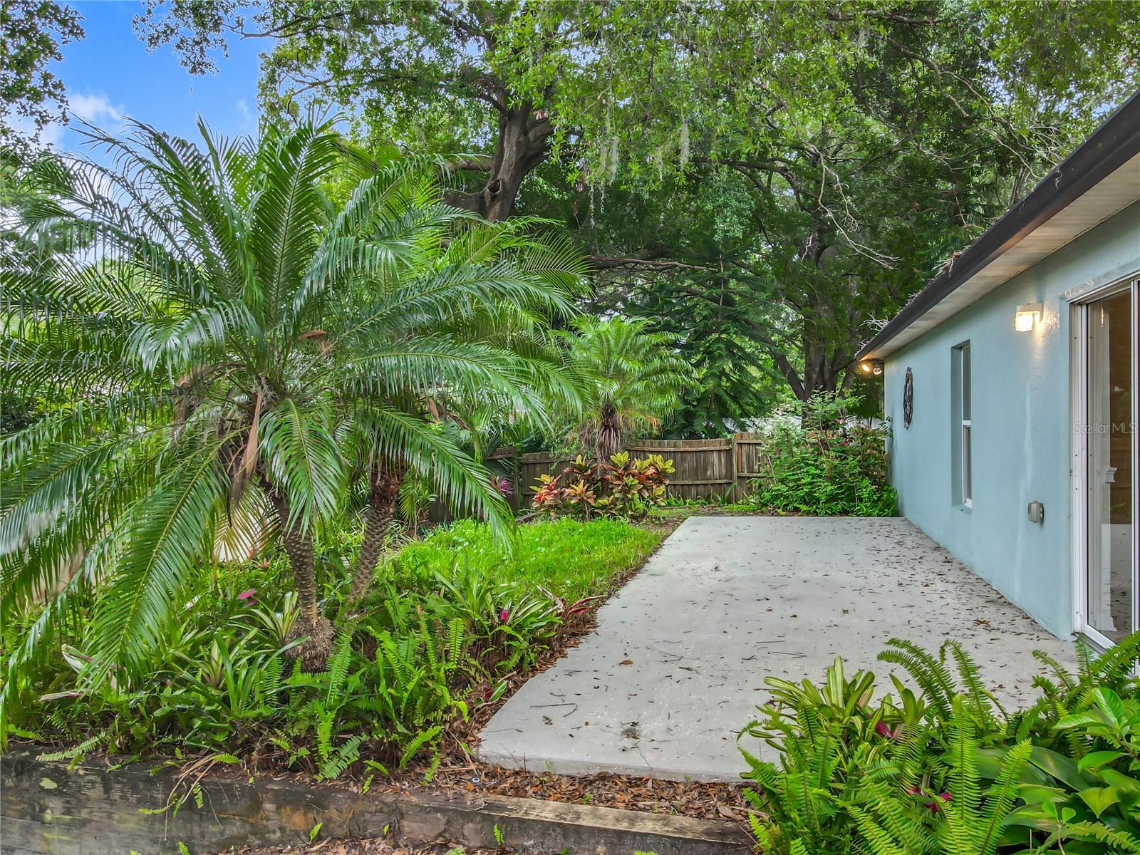 2353 KINGSCREST CIR