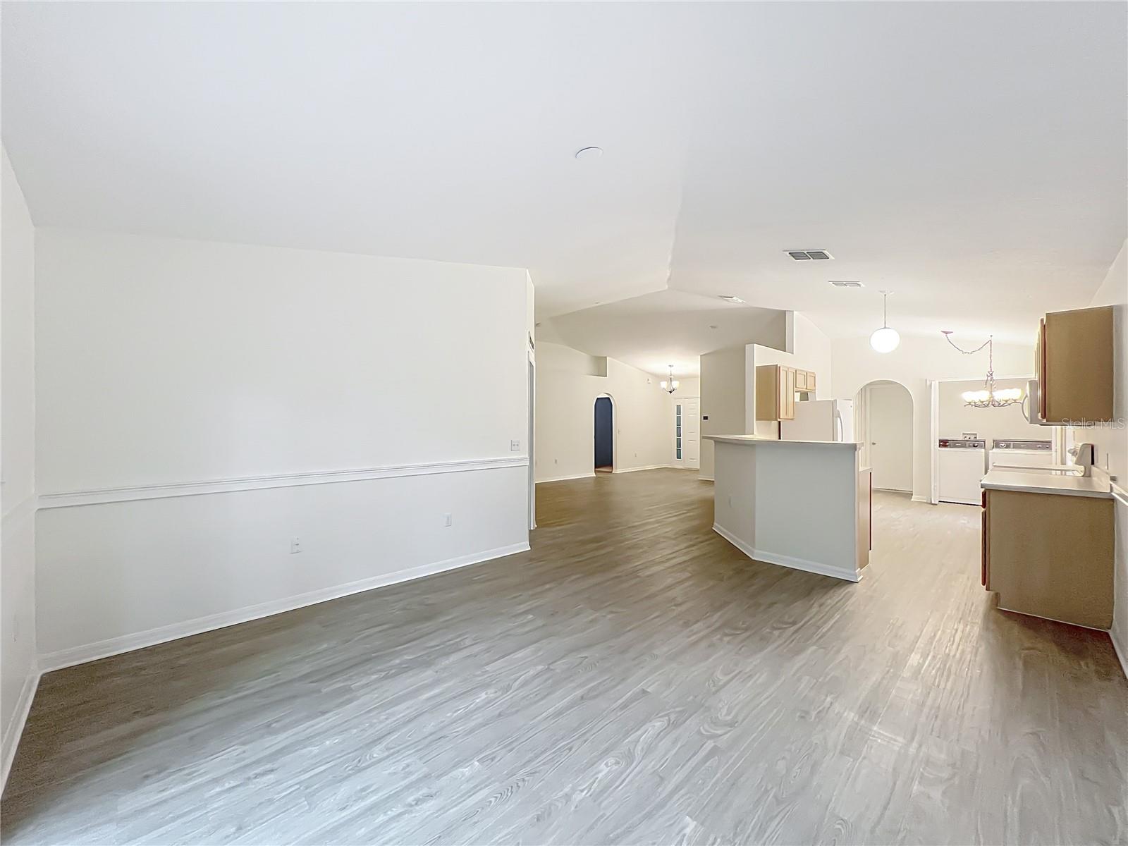 2353 KINGSCREST CIR